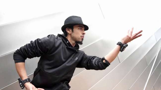 Atomic Bands Use Smart Gesture Tracking to Teach Players Dance Moves and Kung Fu