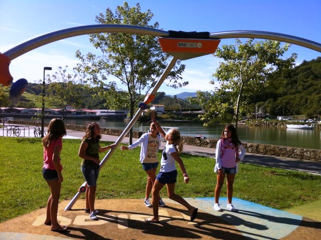 i play interactive playground system