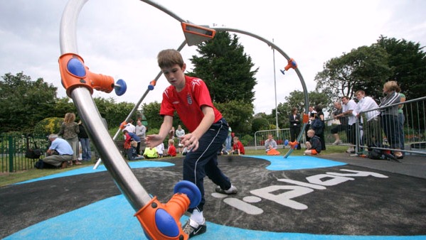 i play interactive playground system